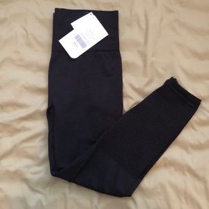 NWT Fabletics 7/8 Seamless black leggings